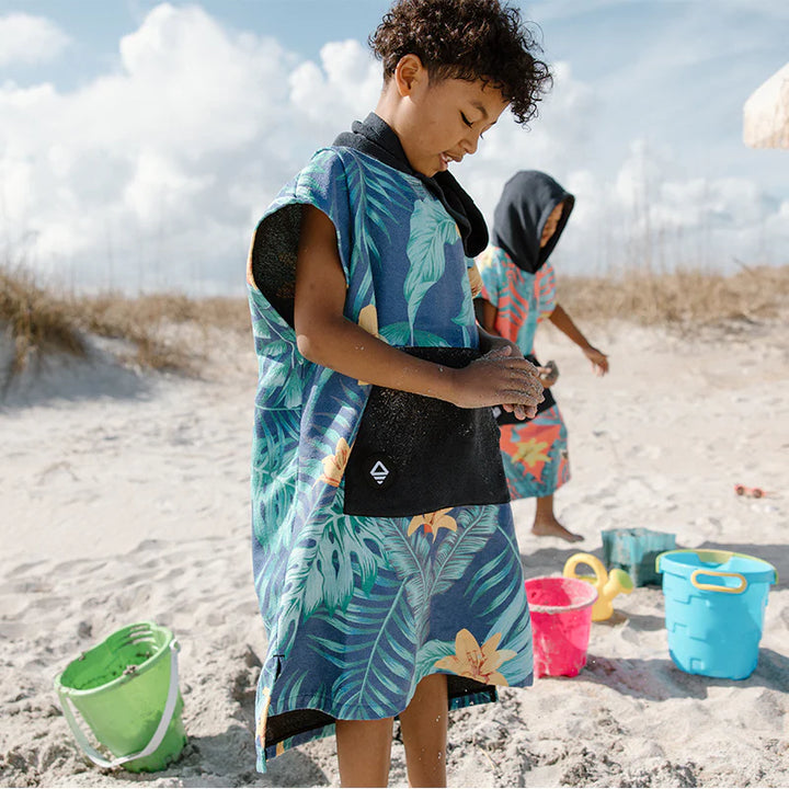 Nomadix Little Kid Changing Poncho: Palm Dusk 1