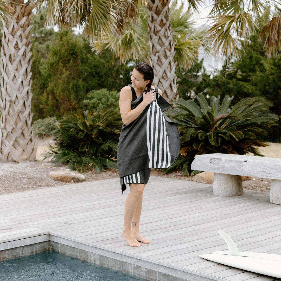 Nomadix Poolside Black Original Towel 1