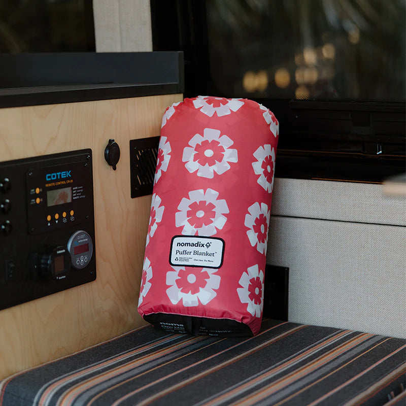 Nomadix Puffer Blanket: Fresh Flowers Coral 5