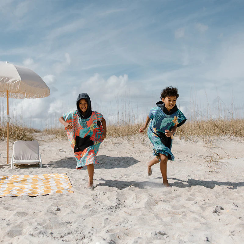 Nomadix Kid Changing Poncho: Palms Coral 1