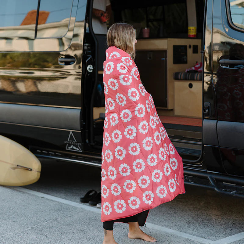 Nomadix Puffer Blanket: Fresh Flowers Coral 6