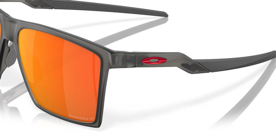 Oakley Futurity Sun Satin Grey Smoke Prizm Ruby Polar