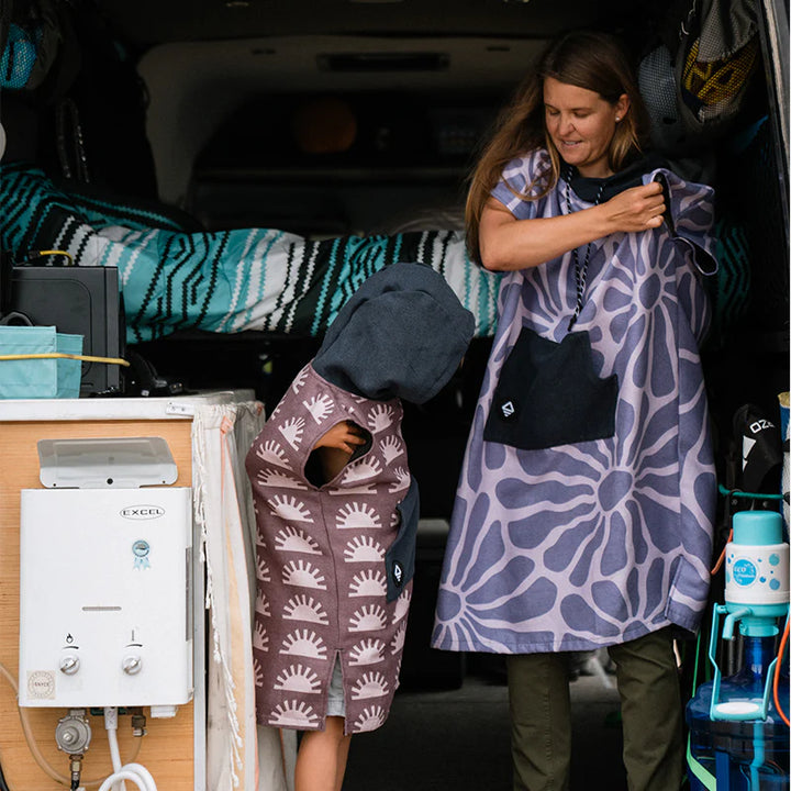 Nomadix Changing Poncho: Lazy Daisy Dusk 2