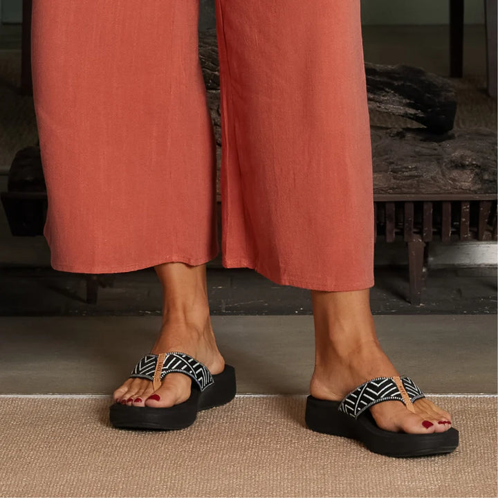 Reef Women's Cushion Cloud Tx Sandals - Black geo 2