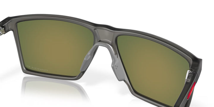 Oakley Futurity Sun Satin Grey Smoke Prizm Ruby Polar