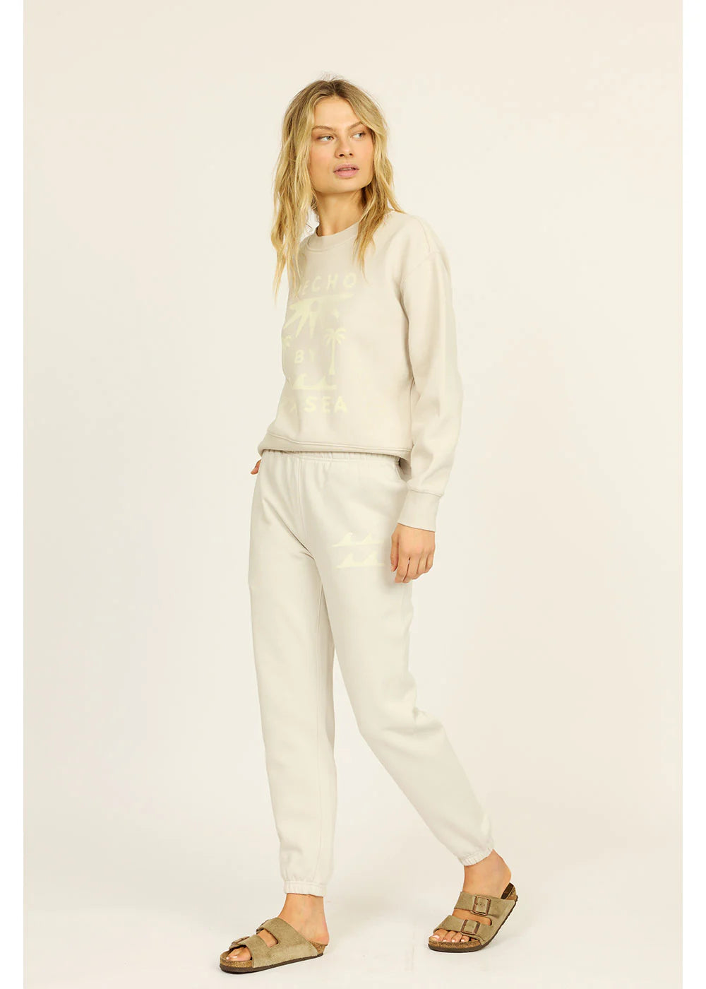 Sisstr Women's Surf Crew Ls Fleece - Sand 1