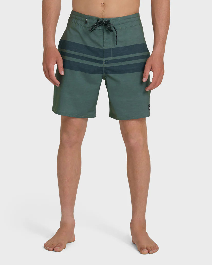 Quiksilver Men's Surfsilk Street Trunk 18'' - Grape Leaf