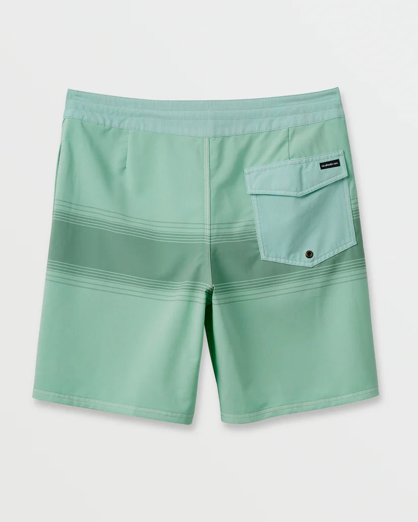 Quiksilver Men's Surfsilk 18" Street Trunks - Jade 6