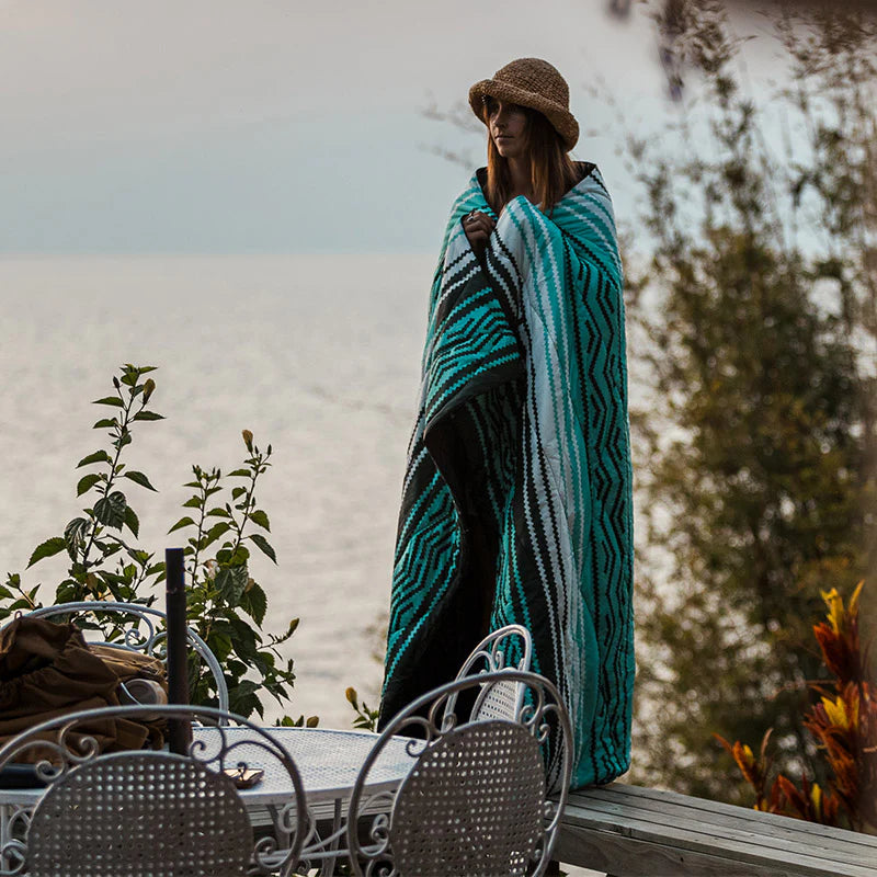 Nomadix Puffer Blanket: Baja Aqua2